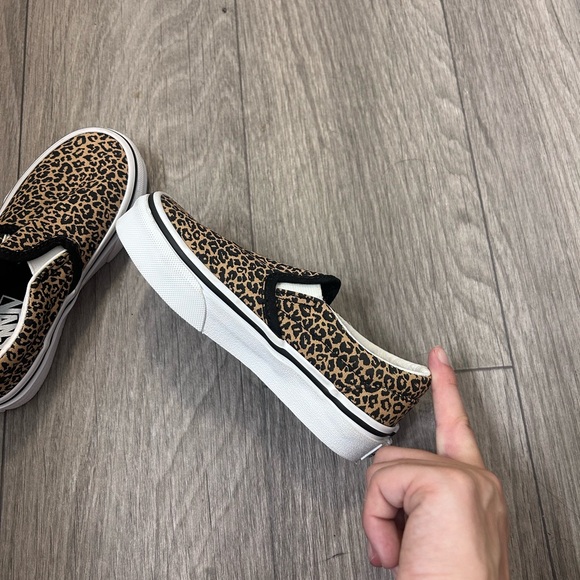 Size 10.5 kids cheetah print vans - Picture 3 of 7